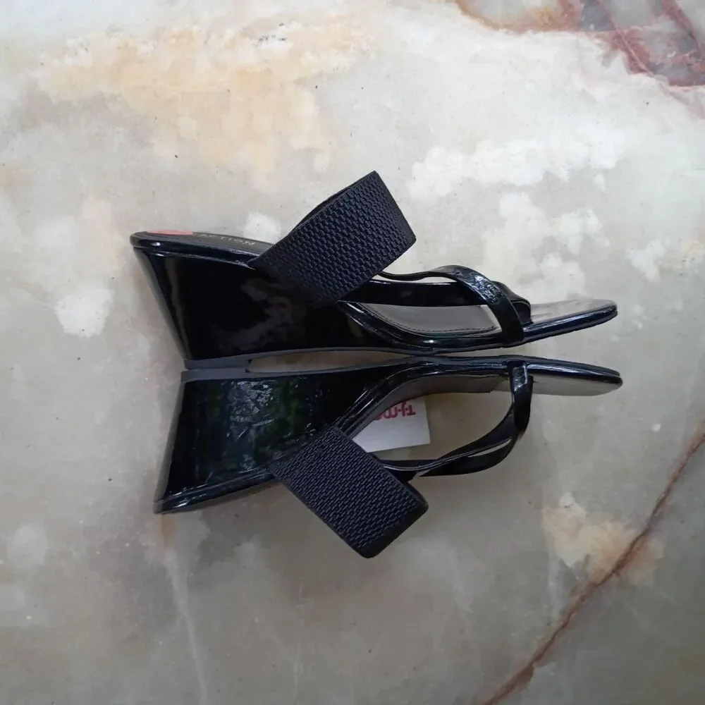 Kenneth Cole Women's Black Sandals